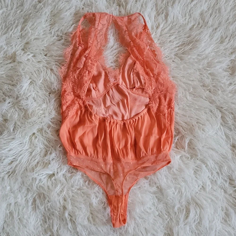 Free People Melrose Coralina Eyelash Lace Open Back Thong Bodysuit - Picture 3 of 10
